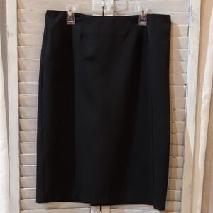 Elegant Black Pencil Skirt Size Medium Zipper Closure.